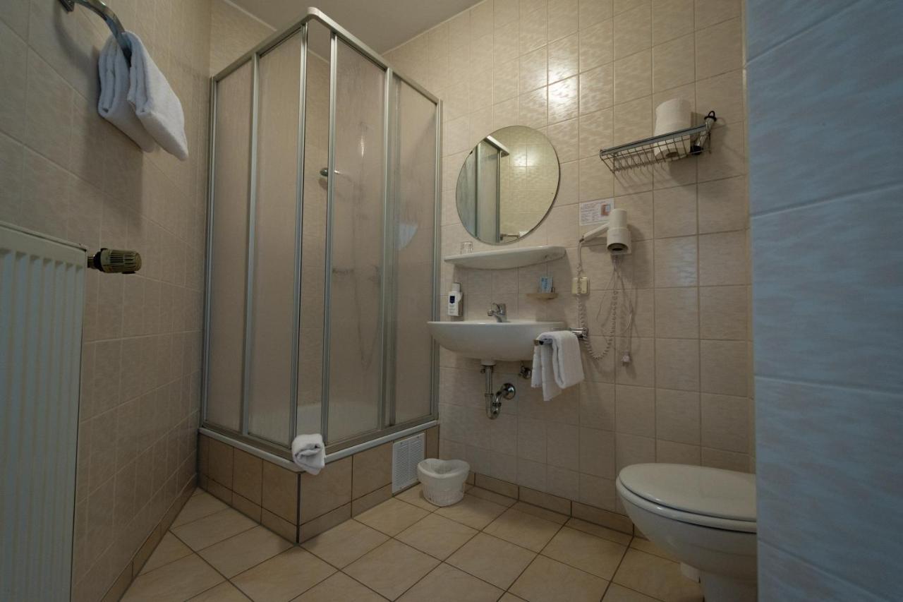 Bistro-Pension Vis-A-Vis Фобург Екстер'єр фото